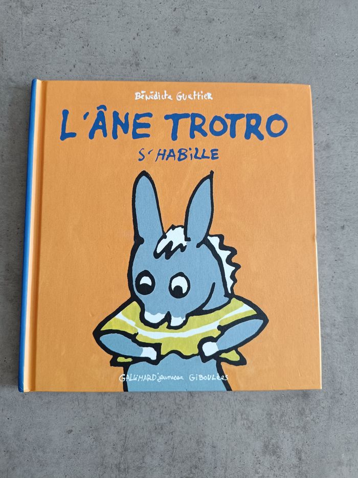Livre l'âne Trotro s'habille