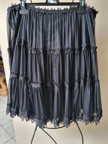 Jupe noire légère avec voile