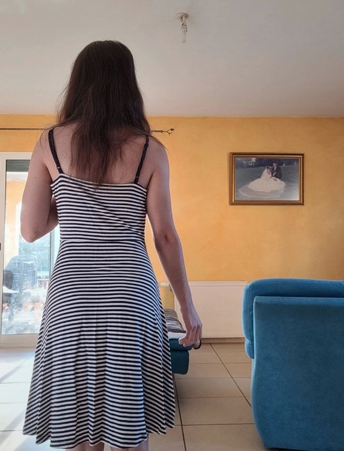 Robe a rayures bleues marine et blanches - photo numéro 2