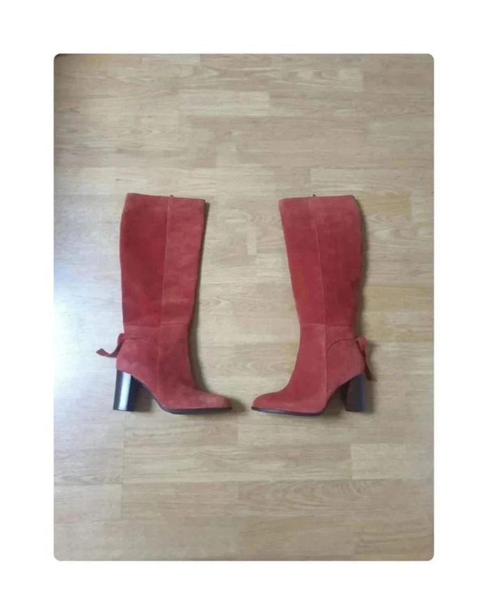 Magnifique bottes hautes en cuir prix neuf 169,00 euros
