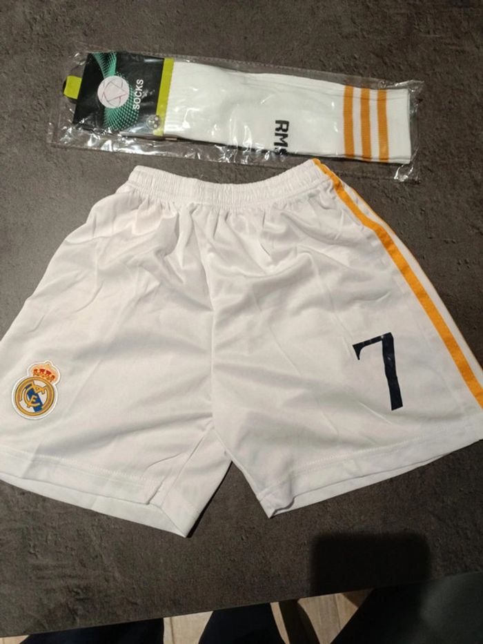 Tenue football real Madrid Vini Jr blanc. T.22 - photo numéro 3