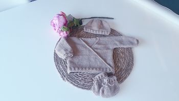 Vêtement layette brassière gilet kimono cache-coeur 30 % laine  tricoté main bébé naissance
