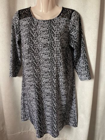 Robe imprimé  noir et blanc et dentelle 36 kiabi woman