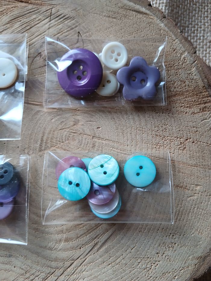 Lot de 4 sachets de boutons - photo numéro 3