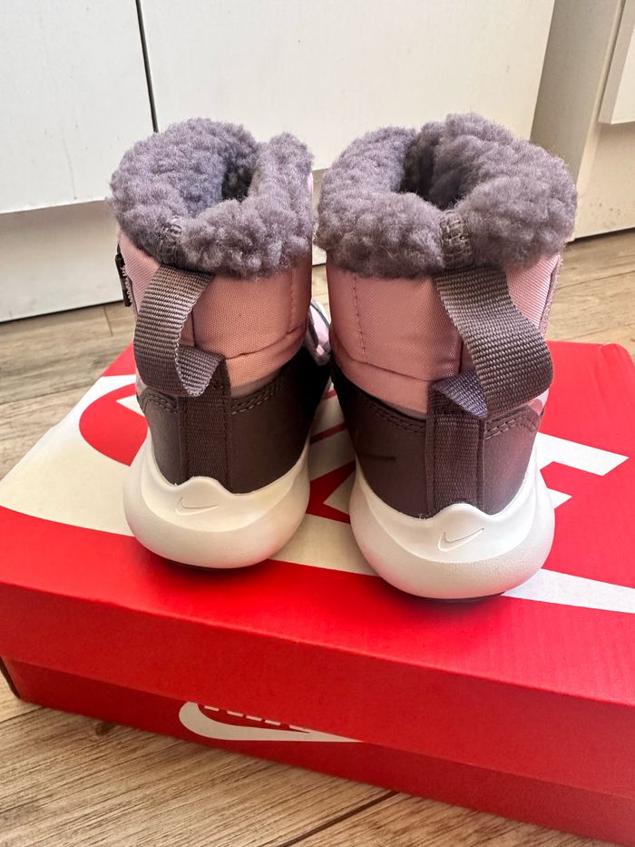 Bottines boots fourrée Nike rose taille 25 neuf - photo numéro 7