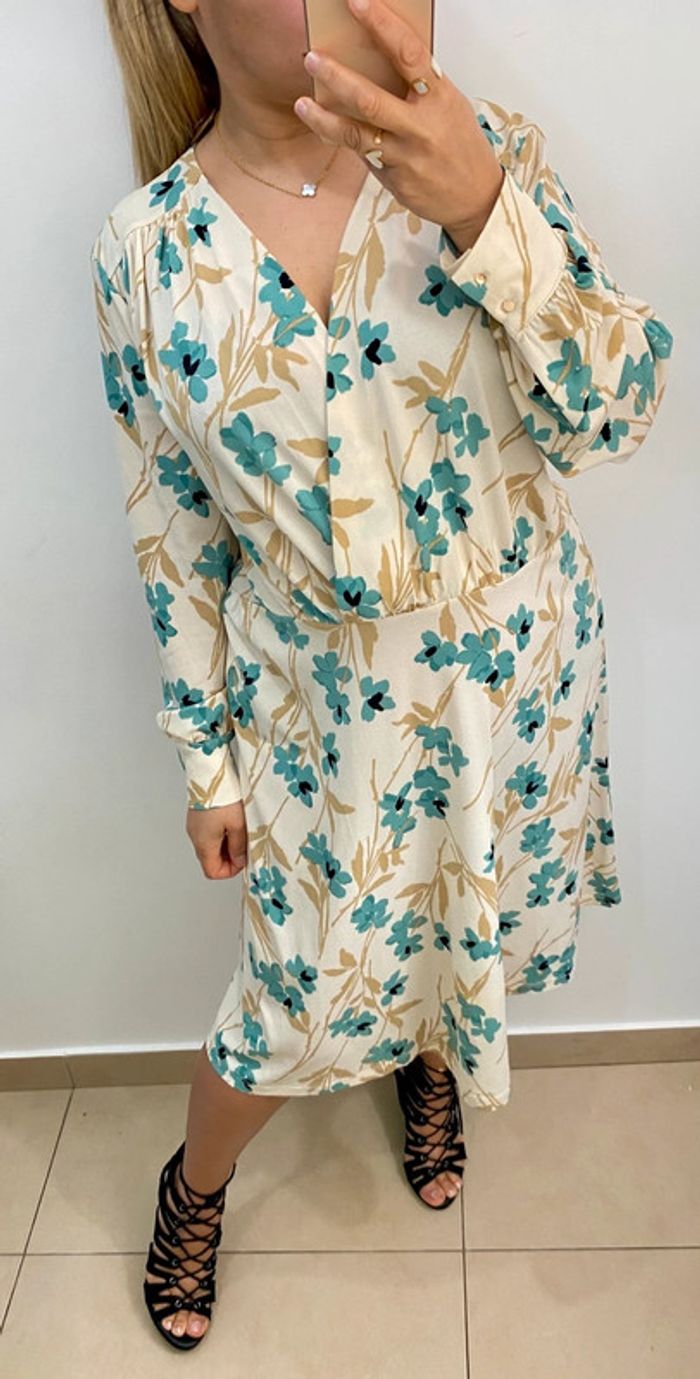 Jolie Robe Croisée Devant Imprimée Fleurs Taille L Et Plus - photo numéro 5