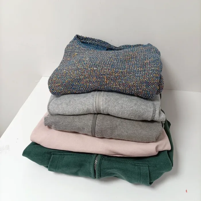 Lot 5 pulls et sweats femme tailles M-L : casual, confort et cocooning LOT032