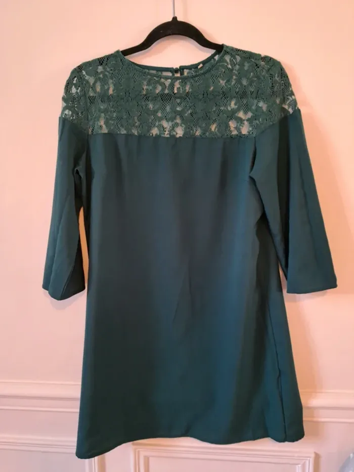 Robe courte magnifique encolure S/M