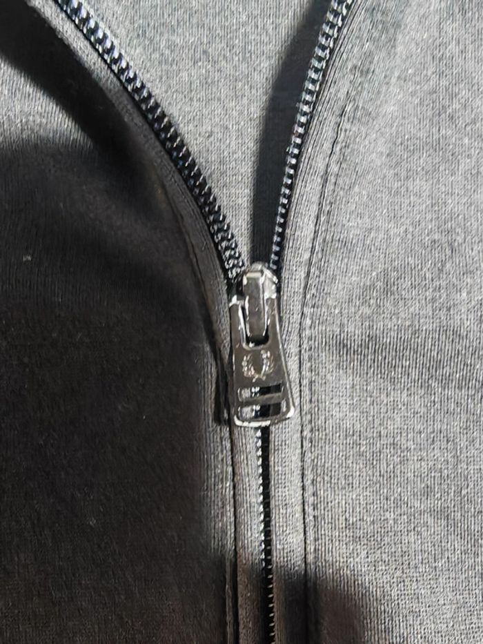 Superbe veste de survêtement Fred Perry, taille L, couleur noire. - photo numéro 4