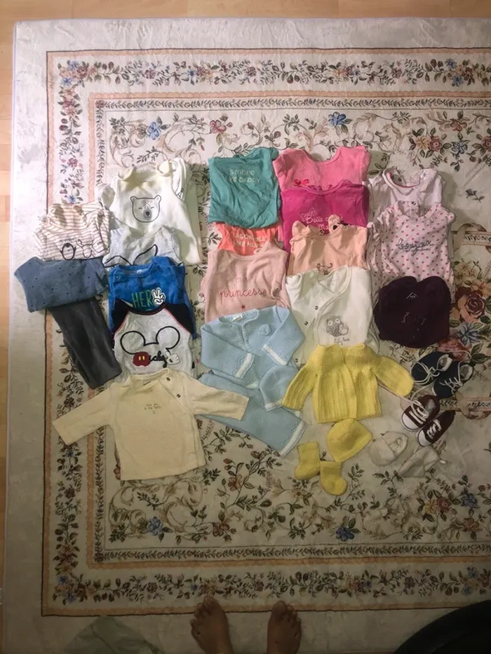 Lot vêtement bébé fille et garçon naissance à 1 mois - photo numéro 2