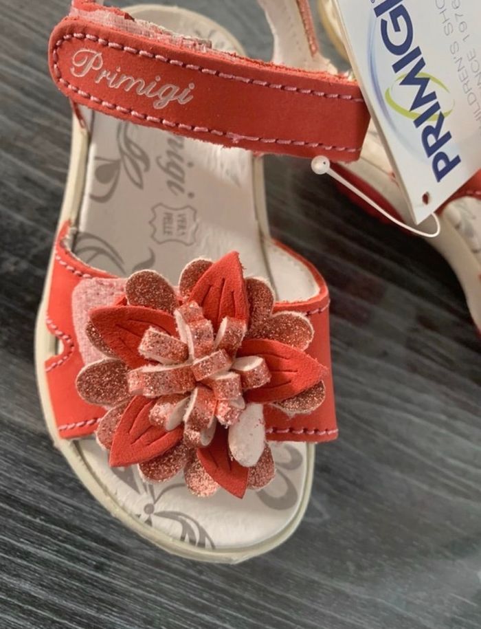 Nus pieds primigi pointure 24 valeur 50€ - photo numéro 2