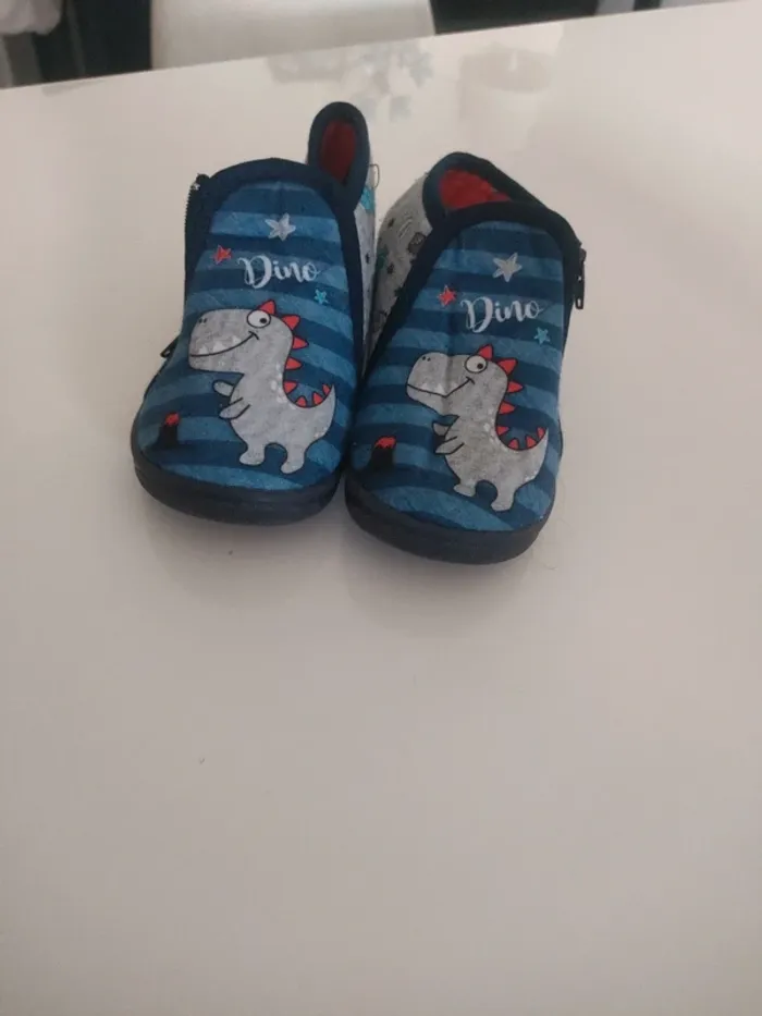 Petit chausson dinosaure taille 25