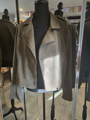 Veste perfecto kaki en suedine 42/44 Primark neuve