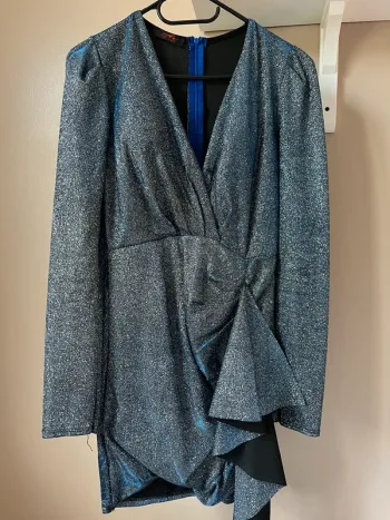 robe soirée paillette manche longue décolleté festive