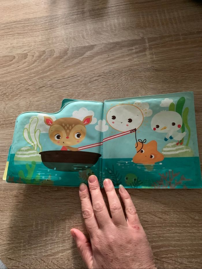 Lot de 4 jouets de bain + 1 livre + 1 filet de rangement à ventouses - photo numéro 9