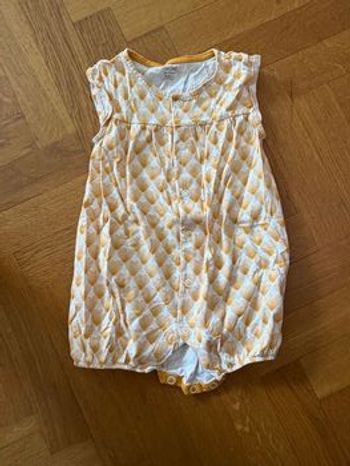 Combi short jaune à cœur 9 mois