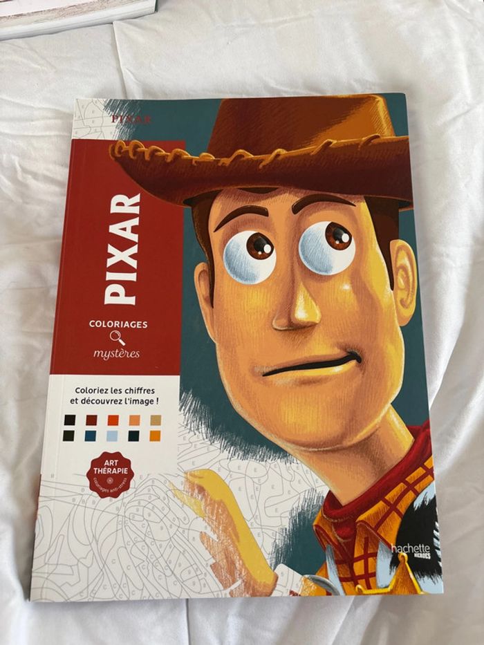 Cahier de coloriage mystère – Pixar
