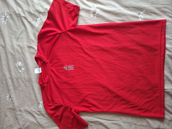 Tee-shirt Adidad Rouge taille XL Neufe sans étiquette - photo numéro 4