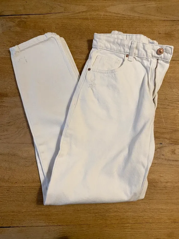 Jean mom blanc Bershka