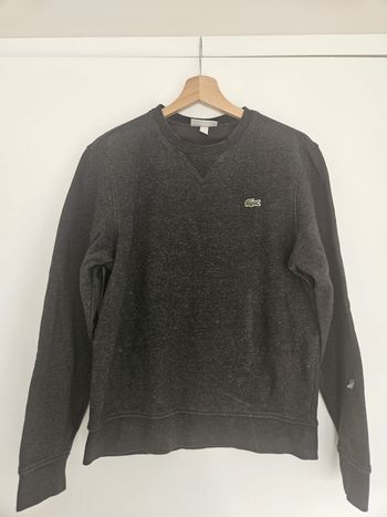 Pull Lacoste avec trou