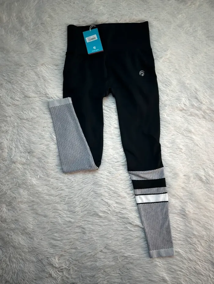 Legging Oceans Apart