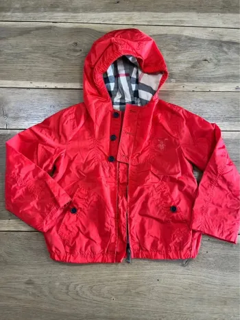 Coupe-vent ou imperméable rouge Burberry