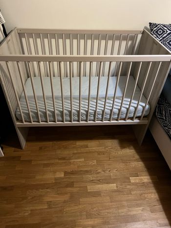 Lit évolutif sauthon et commode table à langer