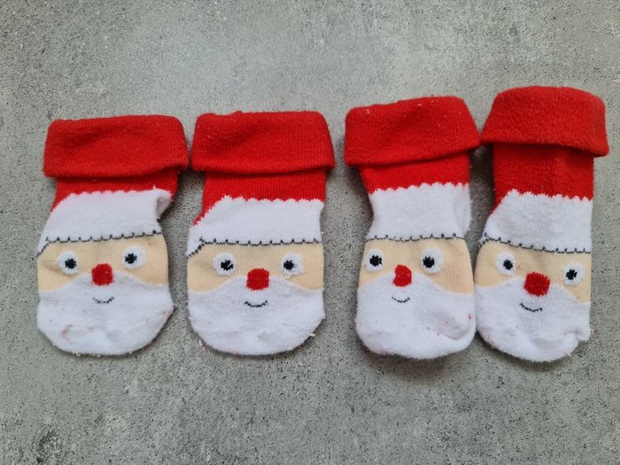 Lot 2 paires de chaussettes père Noël 0-6 mois