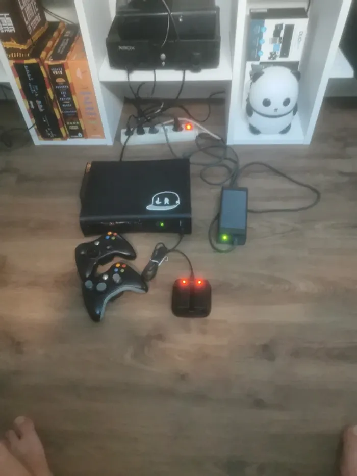 Xbox360 120g +2 manettes + 2 batterie - photo numéro 3