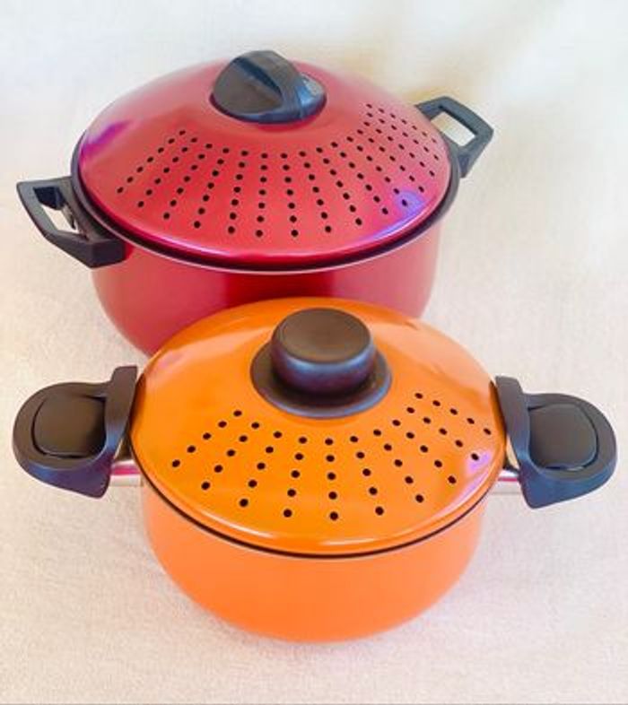 Lot 2 casseroles pour les pâtes avec couvercle passoire