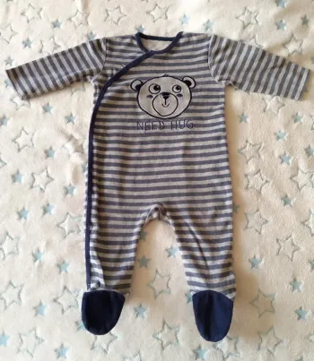 Pyjama motif tête d'ours
