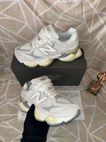  New Balance 9060 beige blanc crème 