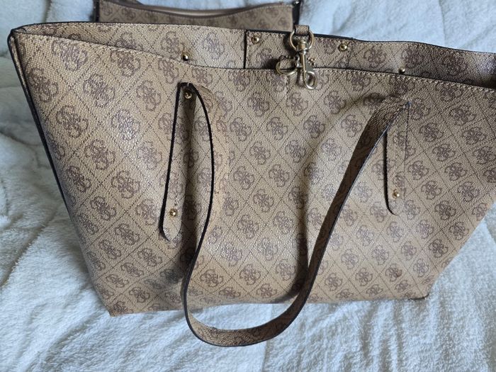 Deux sacs guess un grand et un bandoulière - photo numéro 2