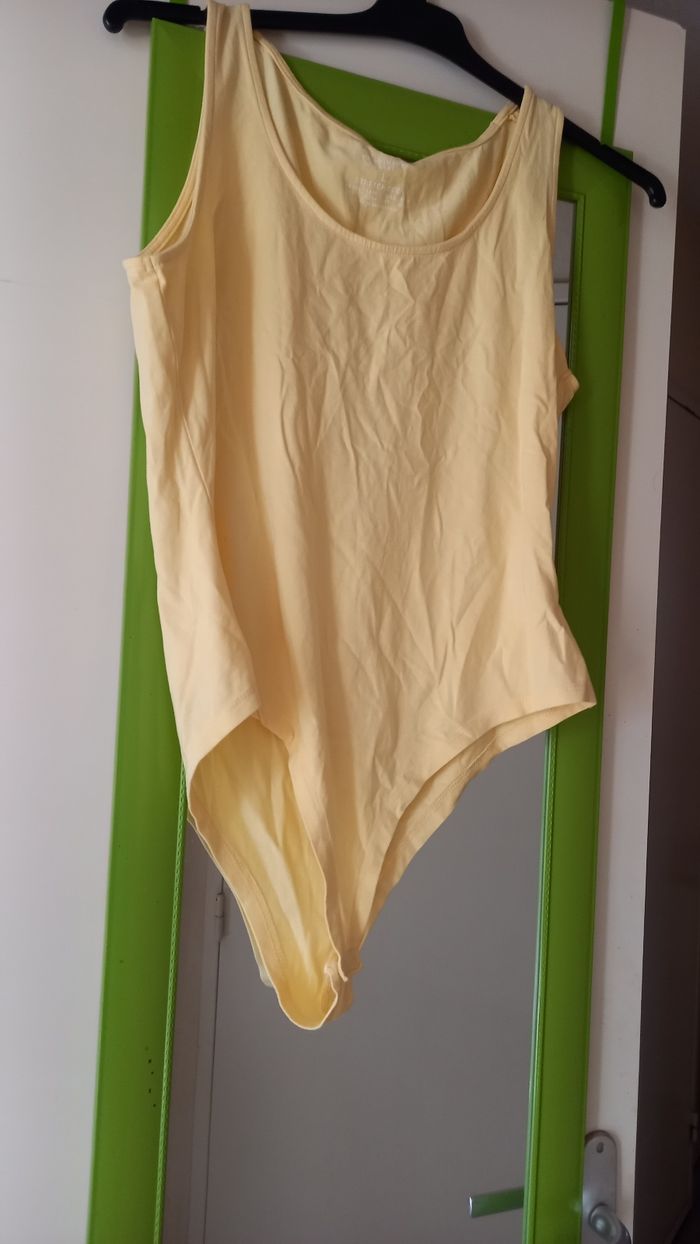 Body jaune