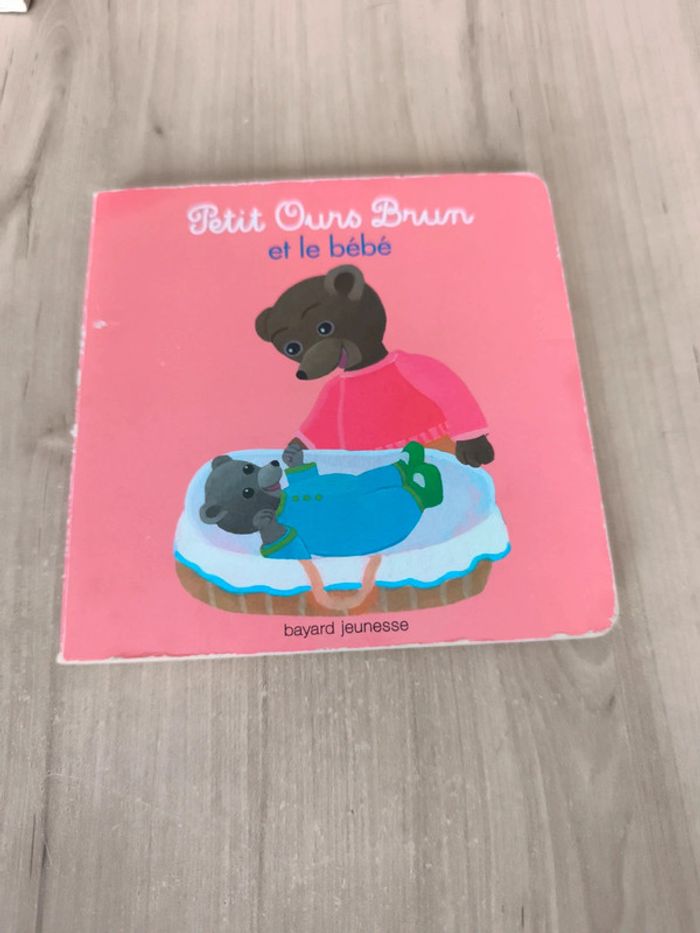 Petit Ours brun et le bébé
