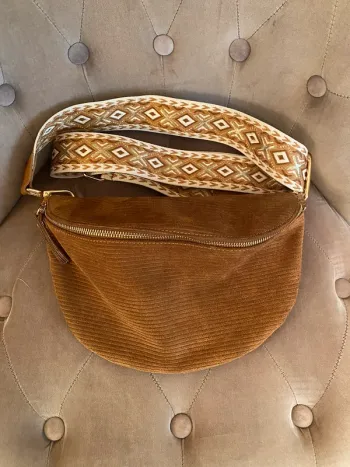 Grande banane The Genuine Leather avec 2 hanses différentes