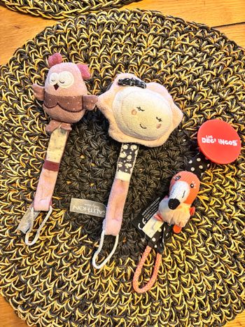 Lot 3 attaches sucettes