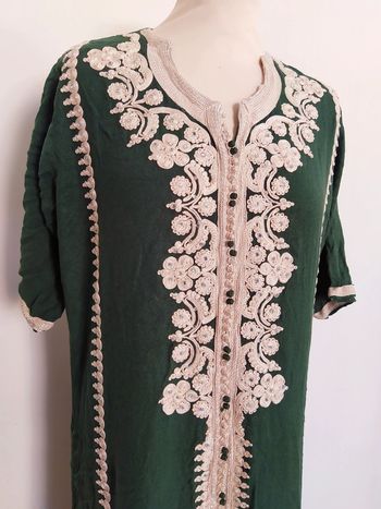 Djellaba verte et blanche