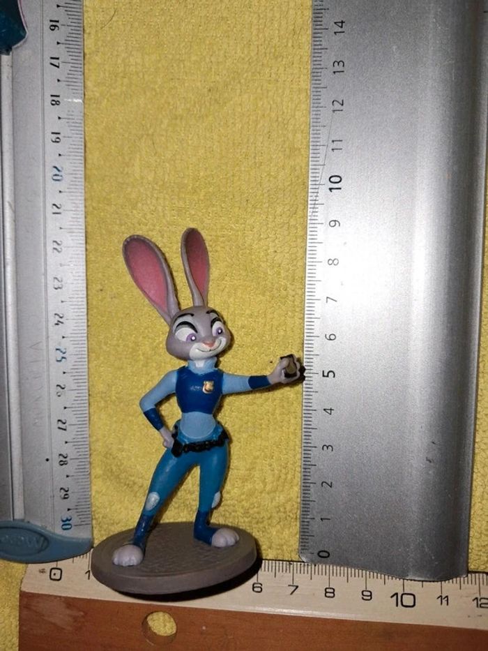 Zootopia figurine