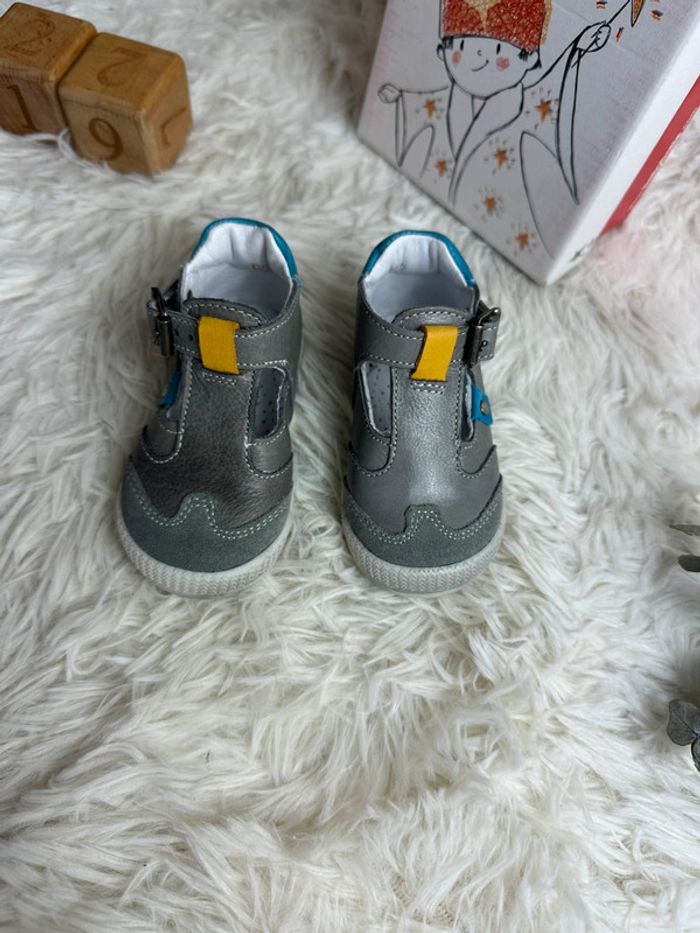 Paire de chaussures bébé Babybotte taille 19 - photo numéro 3