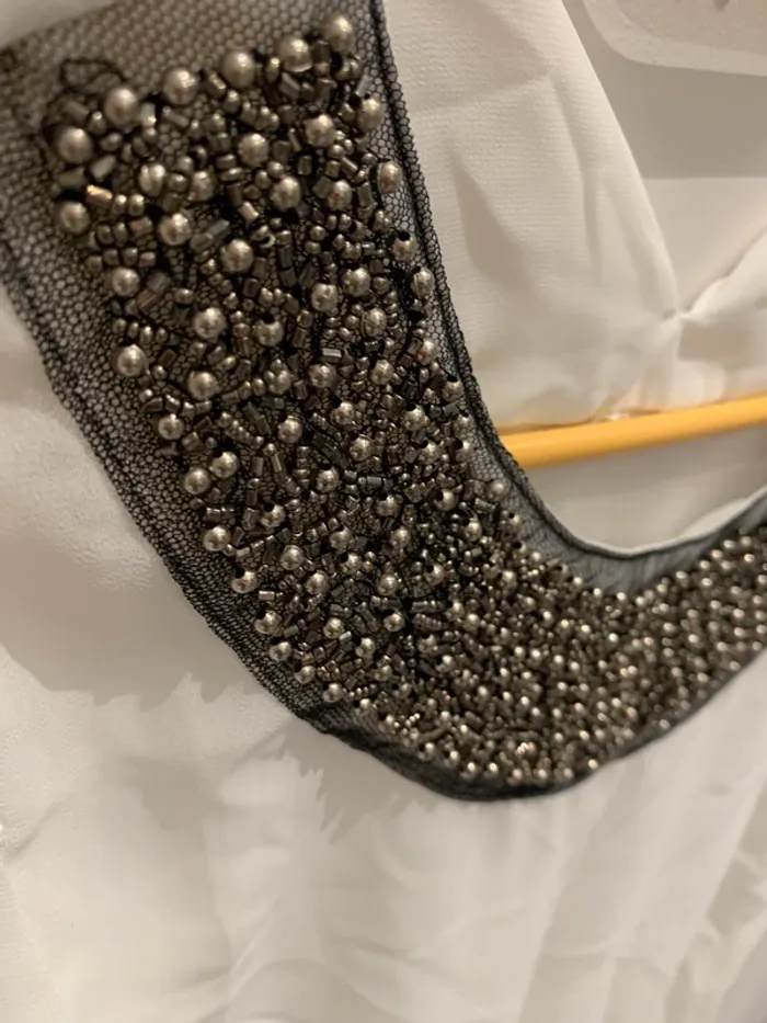 Top blanc à perles - photo numéro 2