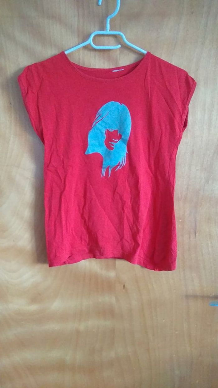 Tee Shirt couleur brique avec impression visage