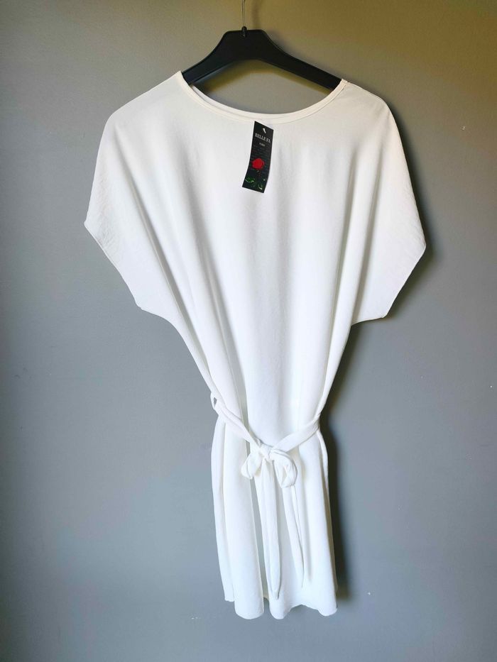 Robe/Tunique élégante avec ceinture couleurs Blanc fluide taille unique 36 au 44