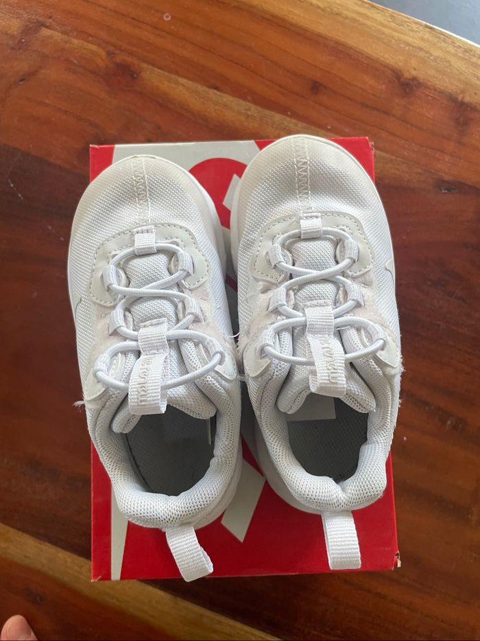 Basket Nike blanche taille 23,5 - photo numéro 3