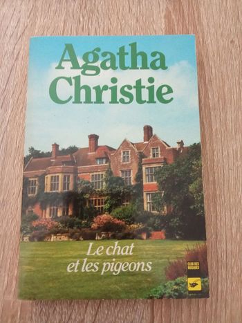 Agatha Christie 🫧 Le chat et les pigeons