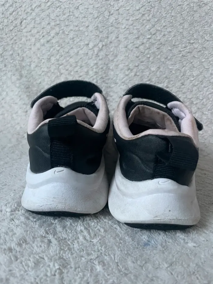 Baskets running Nike fille 28.5 - photo numéro 4