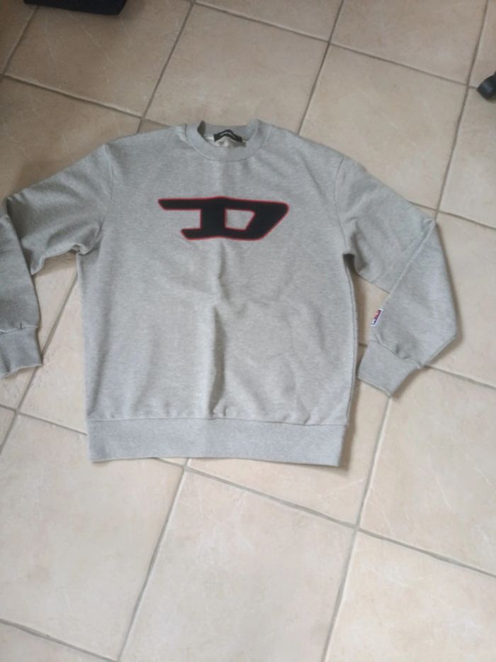 Pull sweat  diesel homme XS - photo numéro 2