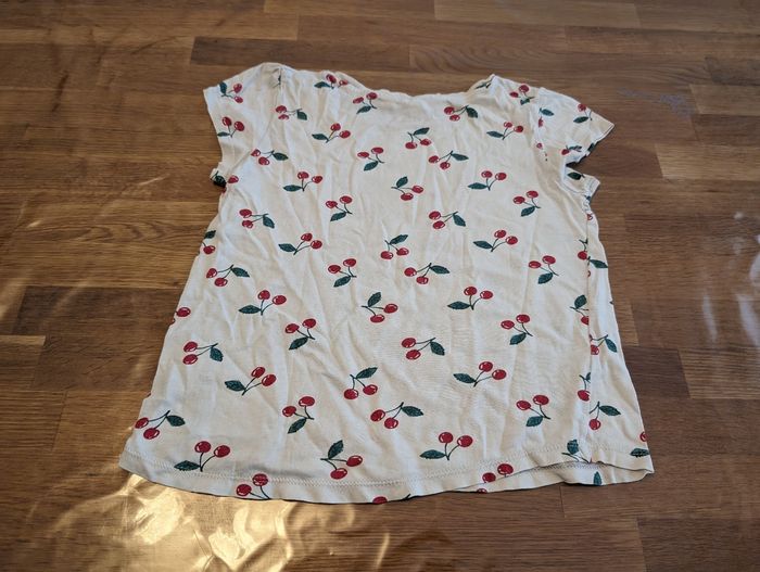 T-shirt cerises fille 6 -8 ans 122-128 cm H&M - photo numéro 4