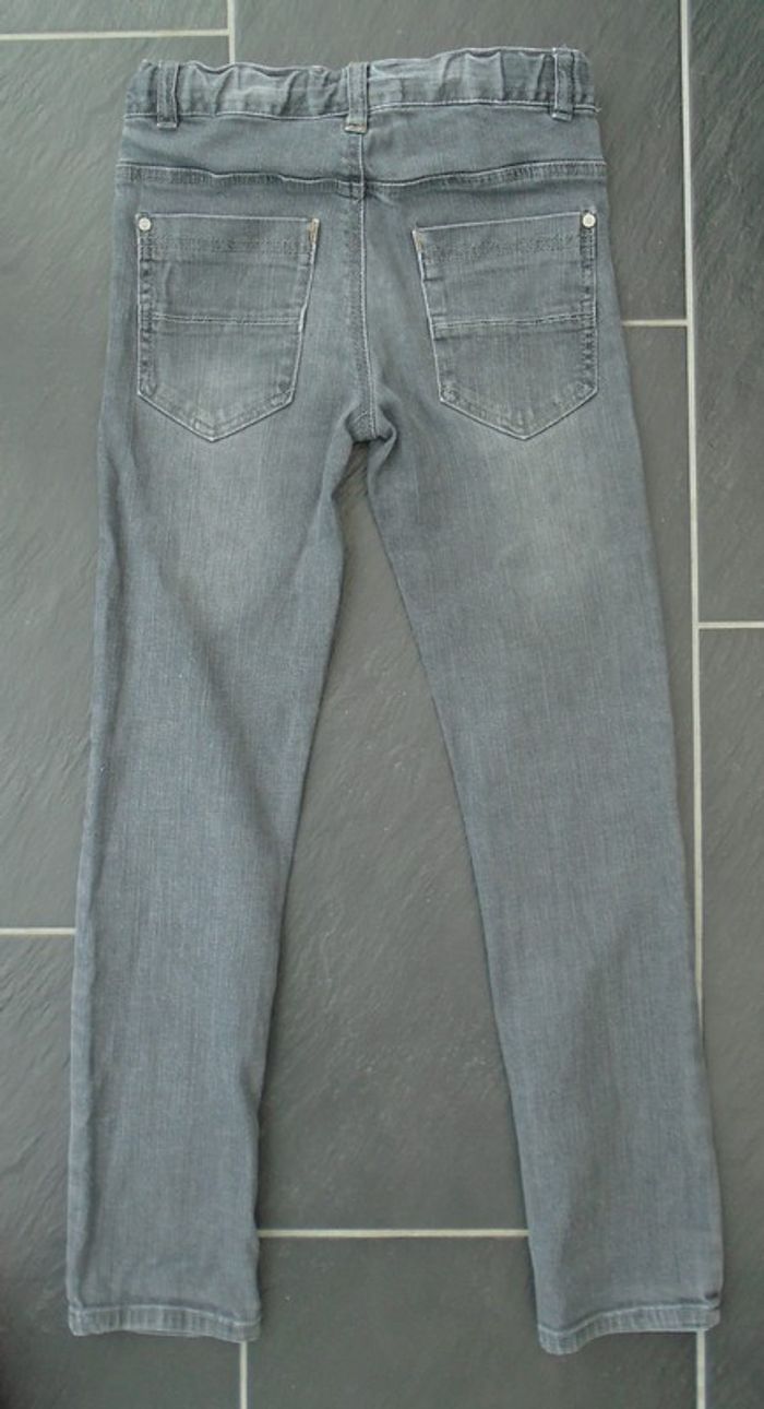 Joli jean gris foncé garçon 9 ans (134 cm) - photo numéro 2