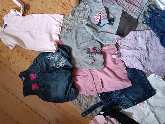 Lot de plus de 60 vêtements fille 18-24 mois en parfait état ou comme neuf. - photo numéro 4